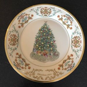 Lenox Christmas tree around the world plate